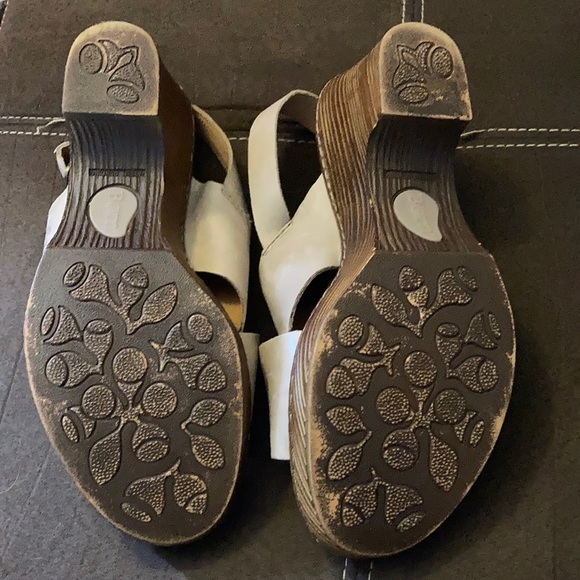 Born crisscross strap platform heel sandal - Picture 2 of 7